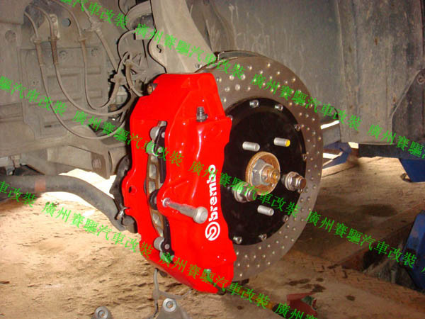 英菲尼迪FX50改BREMBO六活塞剎車(chē)